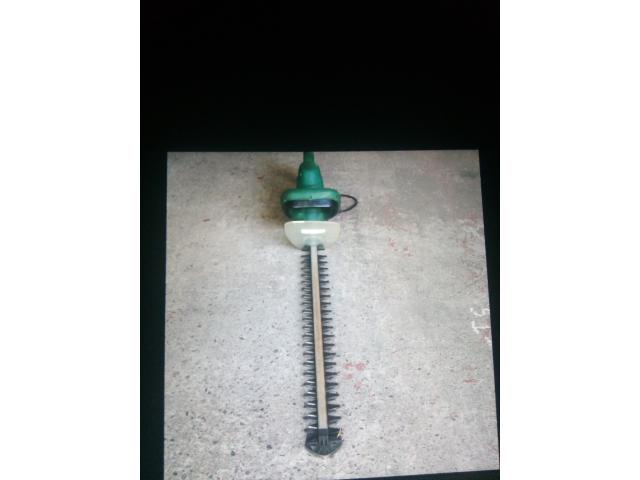 Taille haie filaire lame 70cm 710 Watts