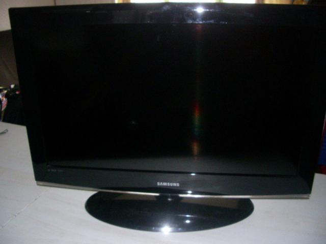 Photo Télévision HD 80cm Écran Plat Samsung 4 port hdmi 1 port usb image 1/1