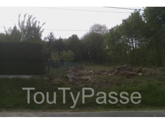 Photo Terrain constructible à Sainte Colombe (77650) près de Provins image 1/3