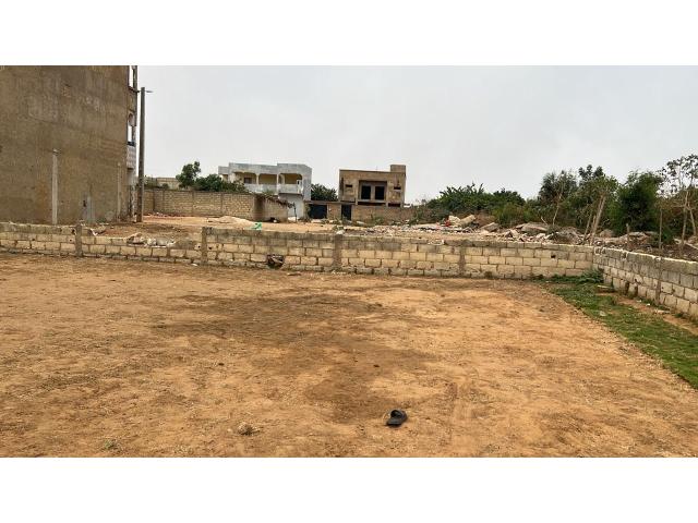 Terrain de 300 mètres carrés à vendre à Saly Sénégal