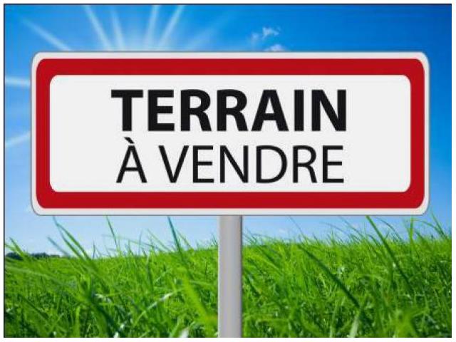 TERRAIN TITRÉ DE 3 FAÇADES IDÉALE POUR VILLA