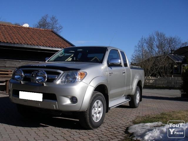 Photo Toyota Hilux iii 120 d-4d gx simple cabine 4x4 image 1/4