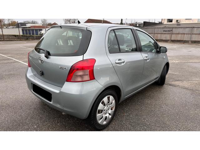 Toyota YARIS 100 VVT-I CONFORT 5P
