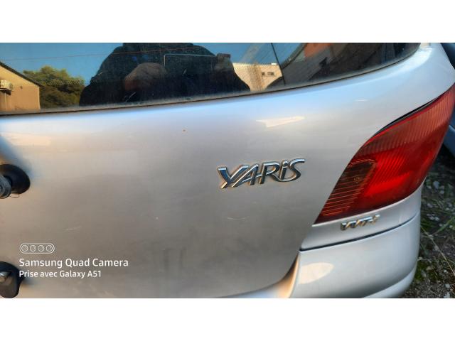 Toyota Yaris 1998 a 2004  feux arrière Toyota yaris prix 30 euro pièces   envoi possible  vente uniq