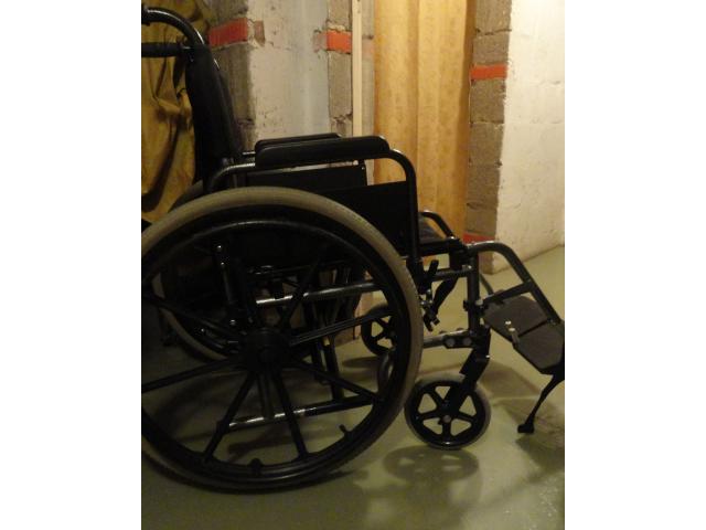 Photo Très beau fauteuil roulant électrique à vendre image 1/2