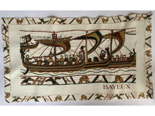 Très bel ouvrage d'une reproduction d'un fragment de la célèbre Tapisserie de Bayeux.