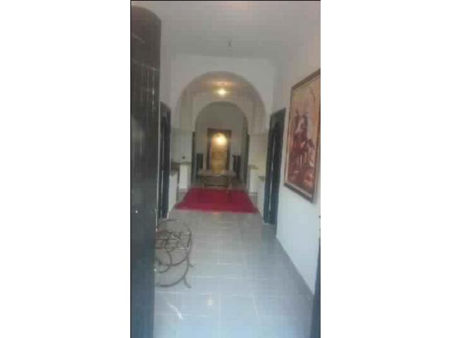 TRÈS BELLE VILLA MEUBLÉ DE 1000 M²