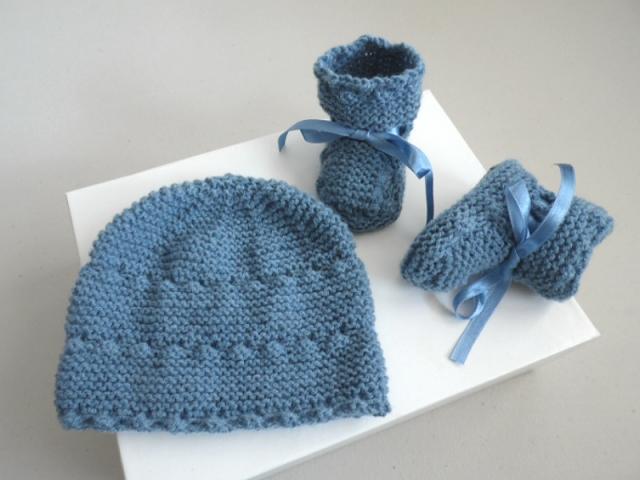 Photo Tricot bébé bonnet chaussons bleu charron laine image 1/6