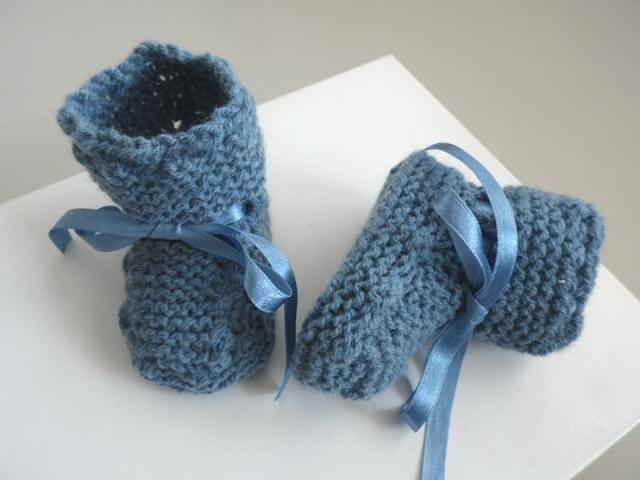 Photo Tricot bébé chaussons bleu charron laine image 1/5