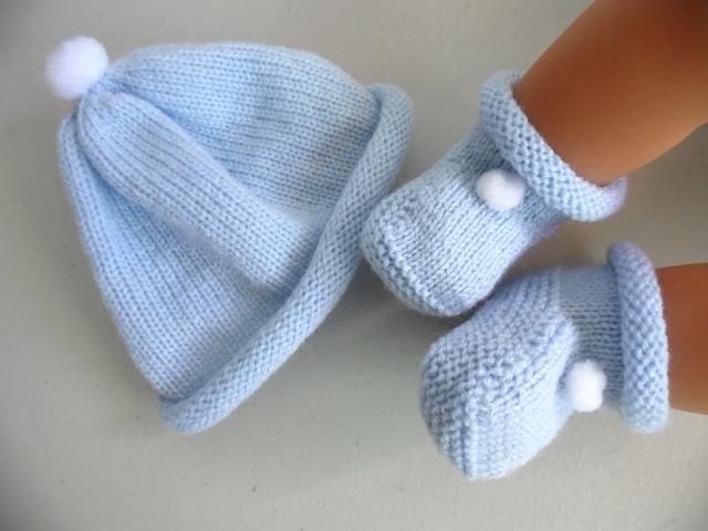 Photo Tricot laine bébé fait main bonnet bleu à pompon image 1/6