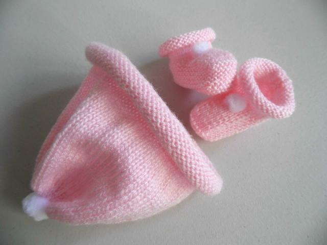Photo Tricot laine bébé fait main bonnet rose à pompon image 1/6