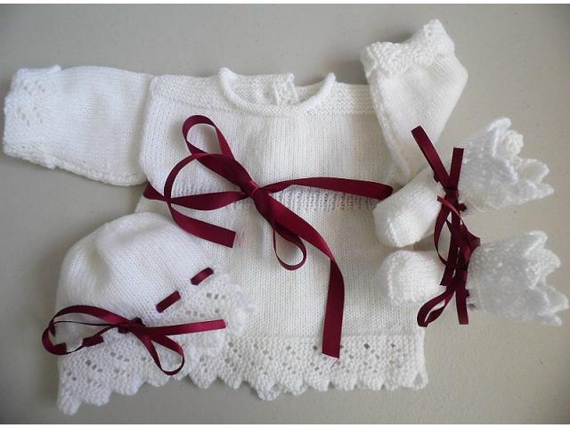 Photo Trousseau blanc bordeaux layette bébé tricot laine image 1/4
