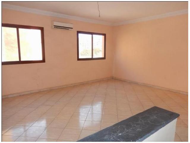 UN BEL APPARTEMENT DE 95M² À USAGE BUREAU