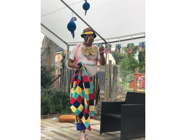 Un clown pour égayer la fête d'anniversaire de votre enfant!