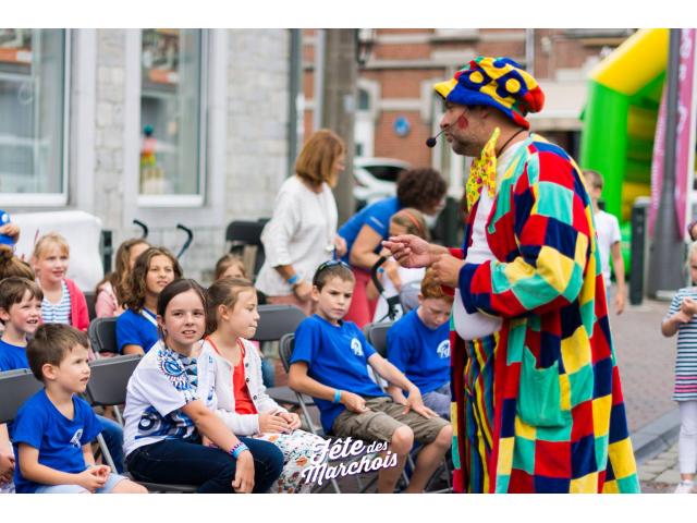 Un spectacle de clown comique et participatif accompagné de sculptures de ballons pour égayer la fêt