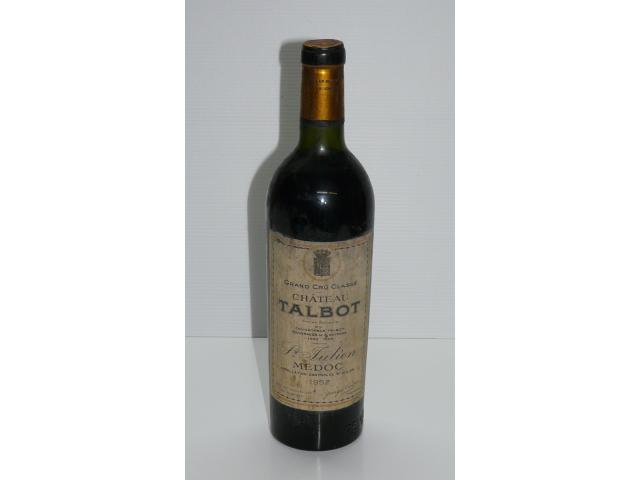 Une bouteille de Château Talbot (St-Julien) 1952