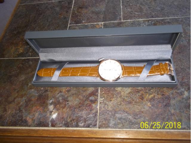 une   montre  maty  neuve