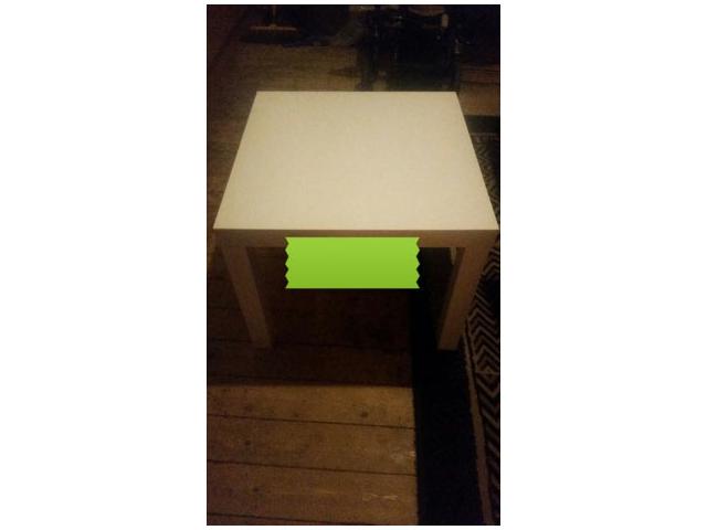 une très belle table de salon 55 x 55 cm