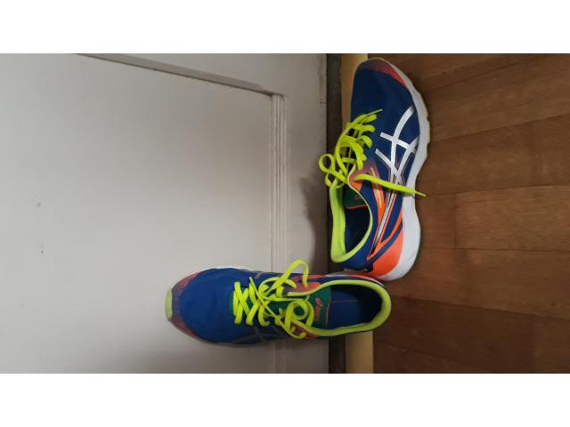 Photo URGENT Vends Chaussure running Homme. image 1/1