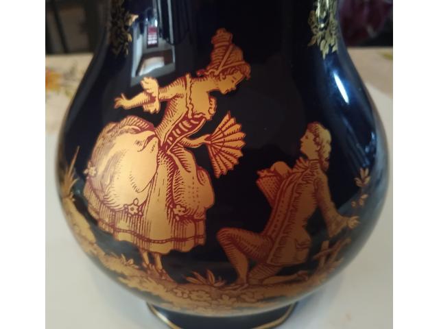 Photo Vase en porcelaine de Limoges image 1/4
