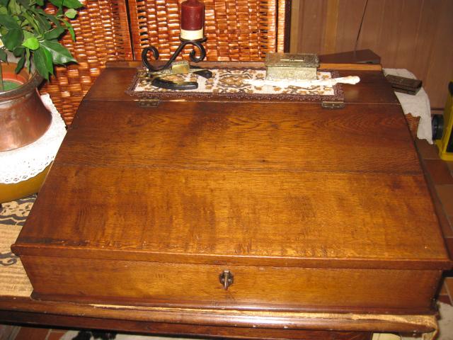 Vend ancien bureau en chêne de table en bon état