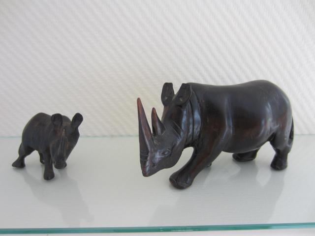 Vends  2 Rhinocéros en bois