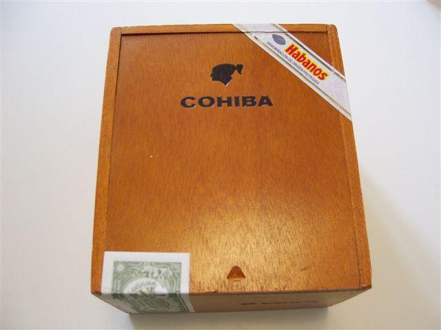Photo vends boite de cigares COHIBA SIGLO VI image 1/2