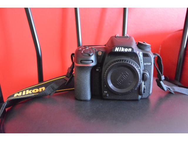 Vends Nikon D7500 .