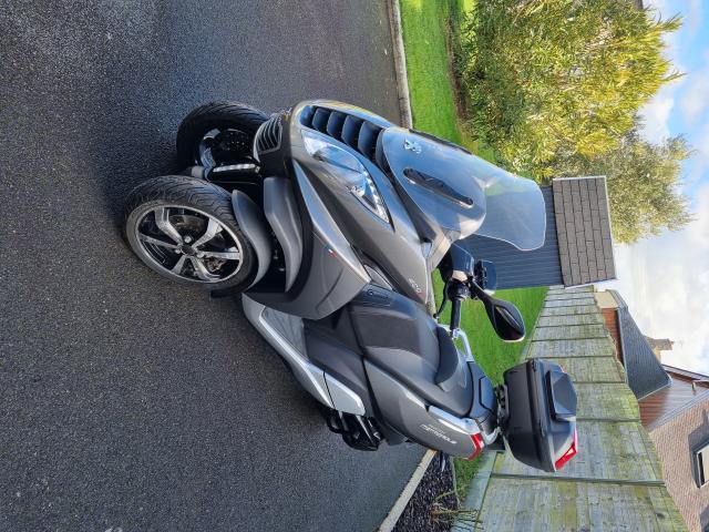 vends scooter peugeot métropolis 400 cm3