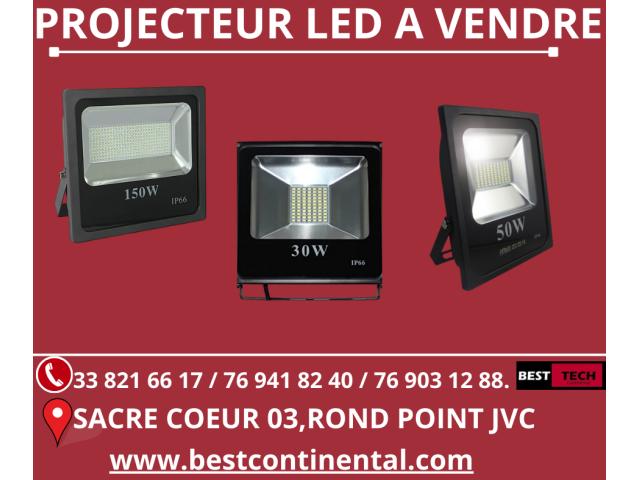 Photo VENTE DE PROJECTEUR LED ELECTRIQUE image 1/1