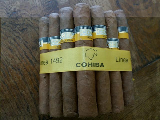 Photo vente paquets de 25 cigares Cohiba robustos image 1/2