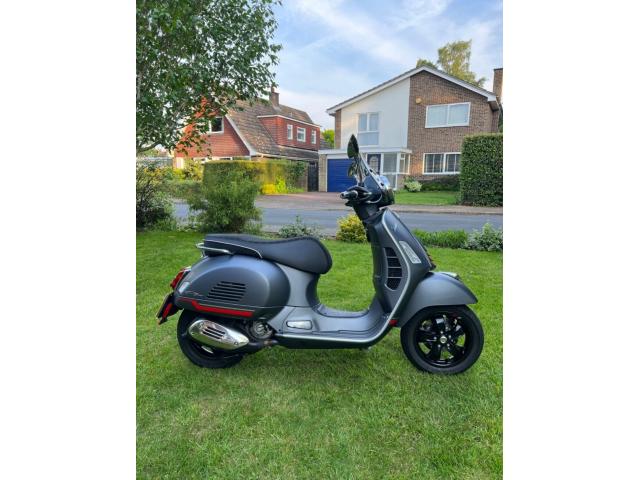 Vespa GTS 300 Super Sport HPE 2021