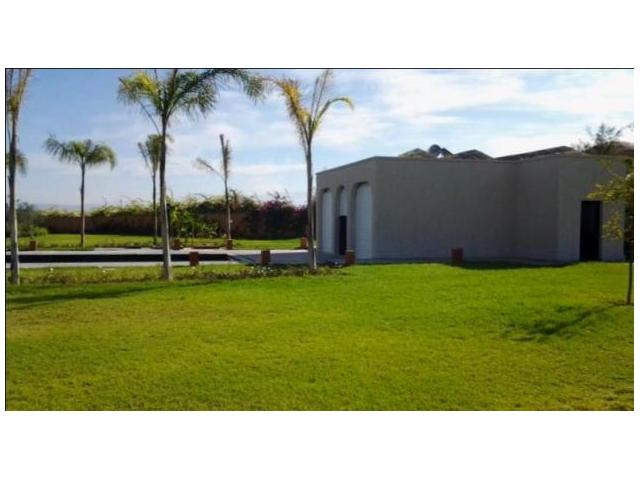 Villa 5ch sur 1Ha piscine sauna 20 min centre