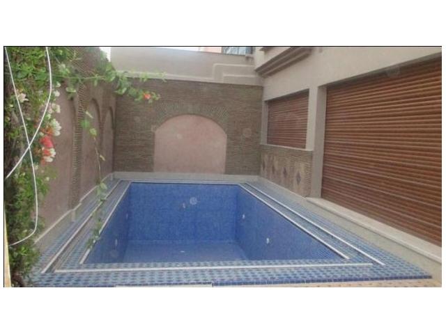 villa à vendre  avec un jardin et piscine