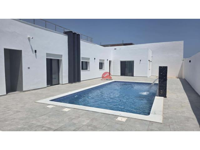 VILLA À VENDRE - TITRE BLEU - TEZDAINE DJERBA ZA - RÉF V722