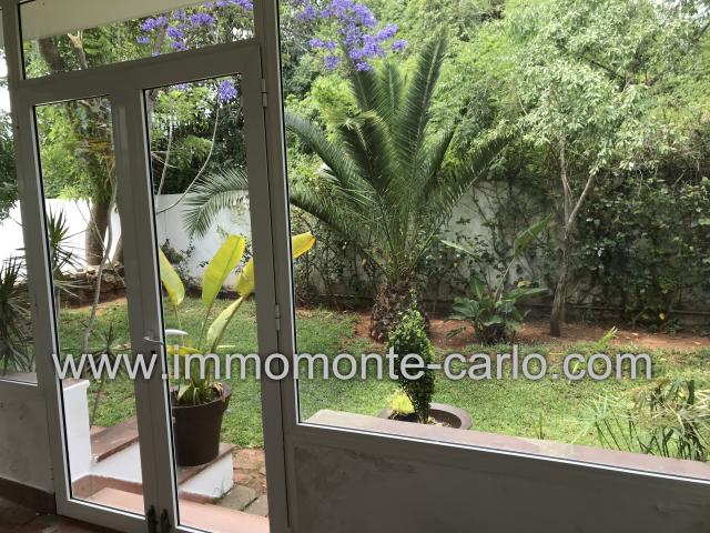 Photo Villa avec beau jardin à louer à Rabat au quartier Aviation image 1/5
