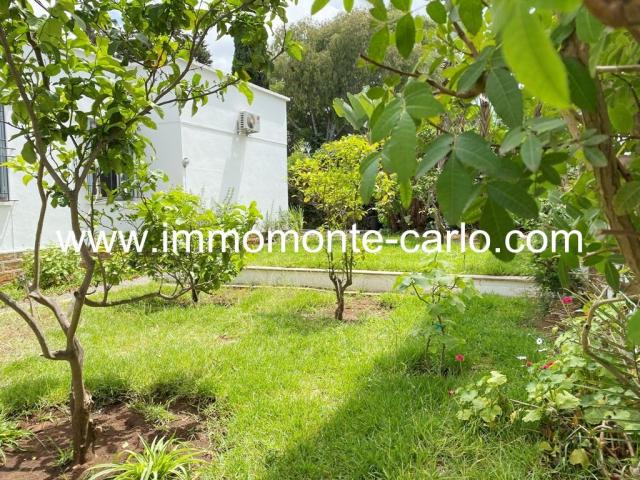 Photo Villa avec jardin à louer proche de lycée Descartes Agdal image 1/6