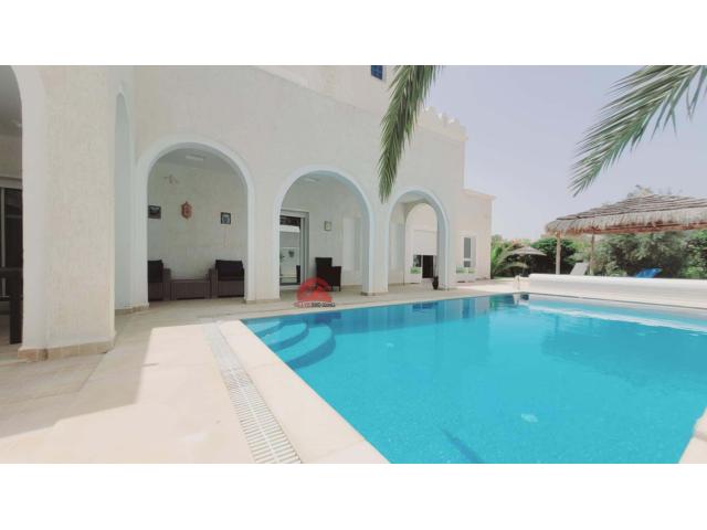 VILLA AVEC PISCINE À DJERBA AGHIR ZU - RÉF V681