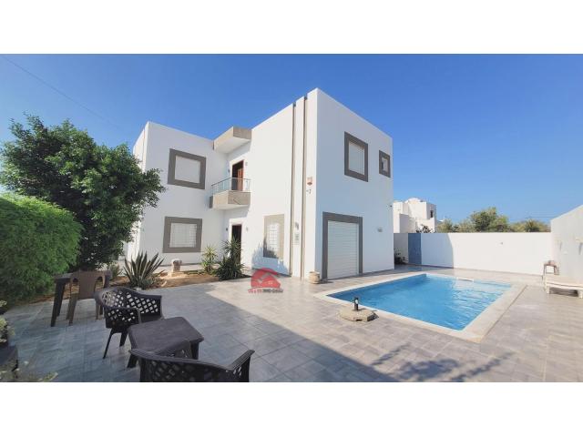 VILLA AVEC PISCINE À HOUMT SOUK DJERBA - RÉF L759