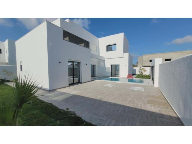 VILLA AVEC PISCINE À MEZRAYA DJERBA ZA - RÉF V620