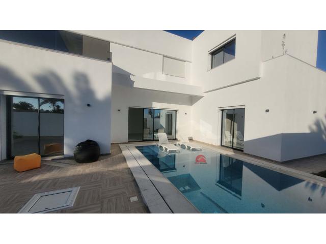 VILLA AVEC PISCINE À MEZRAYA DJERBA ZA - RÉF V620