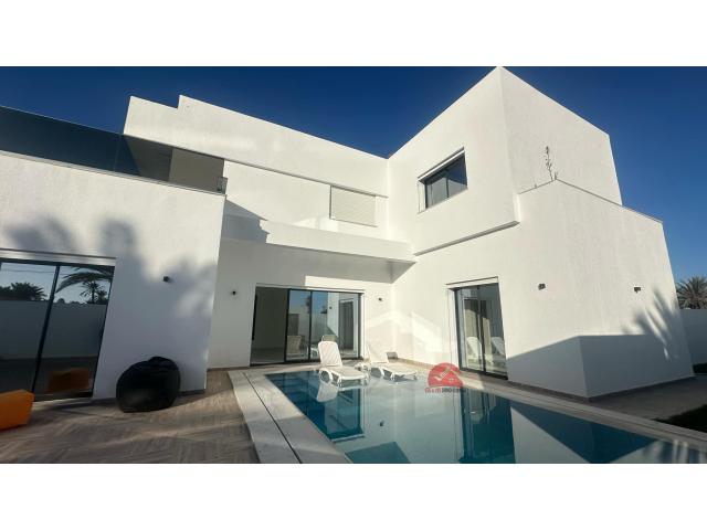 VILLA AVEC PISCINE À MEZRAYA DJERBA ZA - RÉF V620