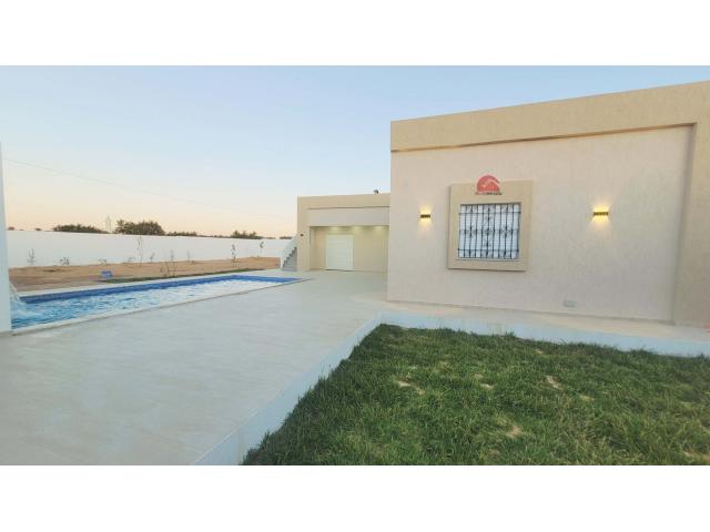 VILLA AVEC PISCINE À SIDI JMOUR DJERBA - RÉF V682