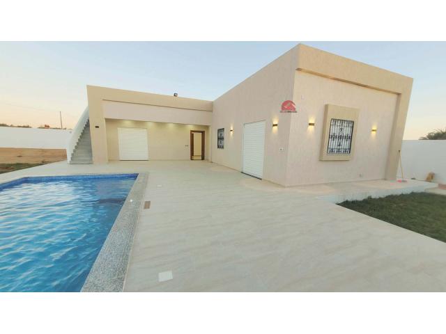 VILLA AVEC PISCINE À SIDI JMOUR DJERBA ZA - RÉF V682