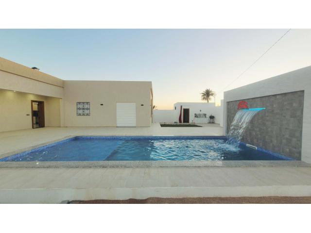 VILLA AVEC PISCINE À SIDI JMOUR DJERBA ZA - RÉF V682