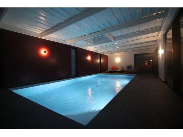 Photo Villa avec piscine intérieure à 900 m de la plage image 1/6