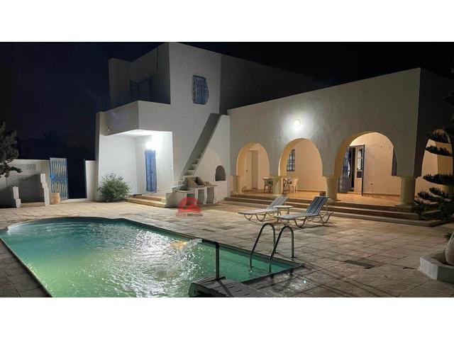 VILLA AVEC PISCINE PRIVÉE À DJERBA - RÉF L740