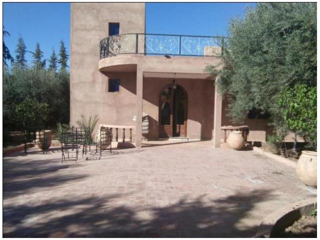 Villa de 1000 m2 à Marrakech route Ait ourir