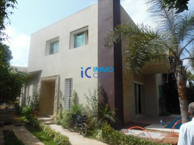Villa de 500 m² en location située à Hay Riad