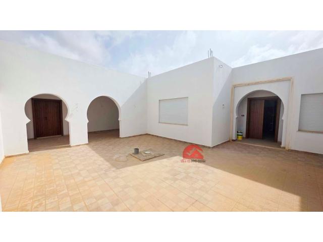 VILLA DE PLAIN-PIED À HOUMT SOUK DJERBA ZU - RÉF V713